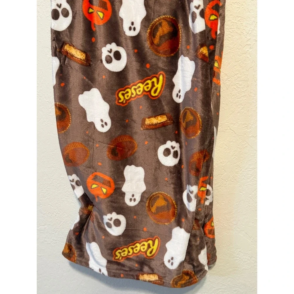 Reese's Halloween Oversized Plush Throw Blanket 60x70 Ghost Skull Pumpkin Brown